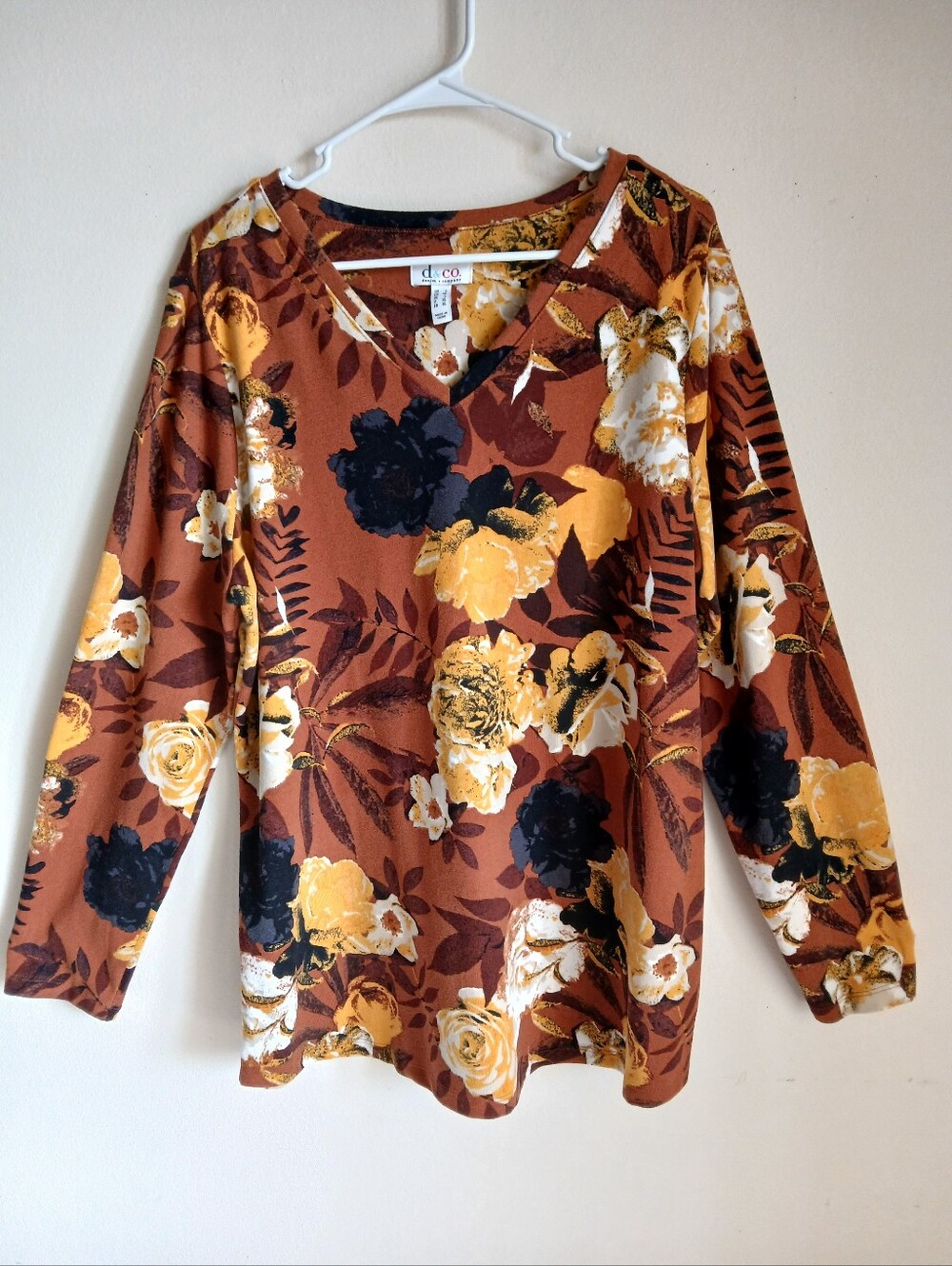 D & Co Floral Size Large Top